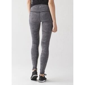 Lululemon Wunder Under Leggings Women's 8 Black White Maze Pattern Yoga Pants